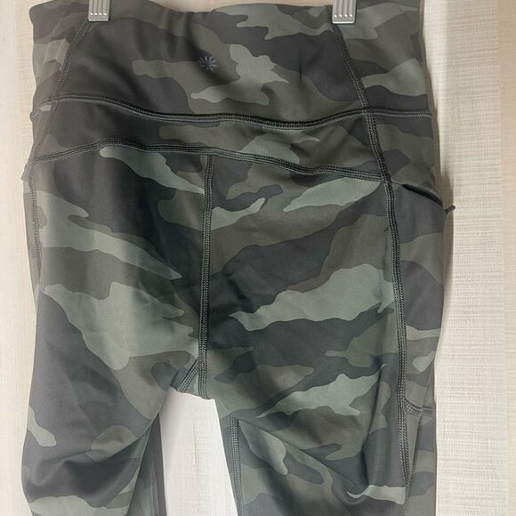 Athleta camo contender 7/8 tights leggings, size small - Picture 9 of 10